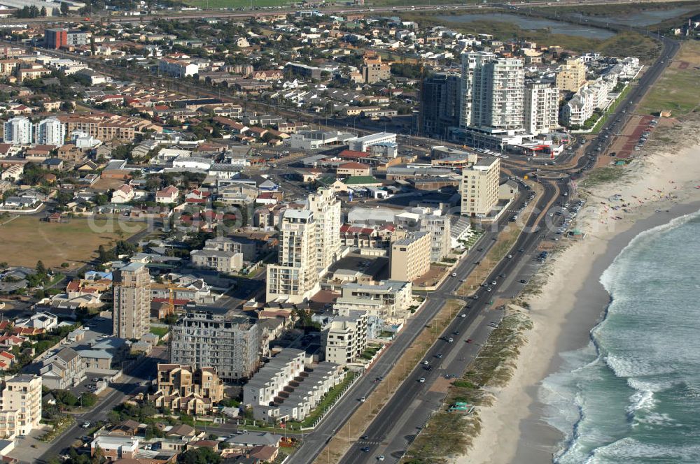 Kapstadt from the bird's eye view: CAPE TOWN 17.02.2010 Cityscape of Cape Town at Blouberg Strand