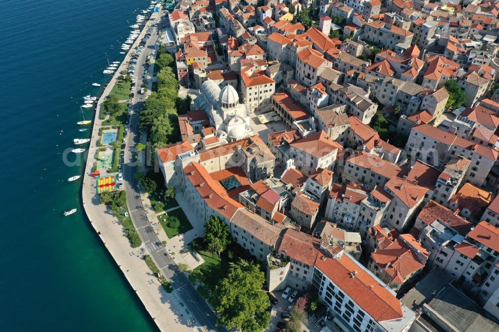 Aerial photograph Sibenik - City view on sea coastline Adriatic Sea in Sibenik in Sibensko-kninska zupanija, Croatia