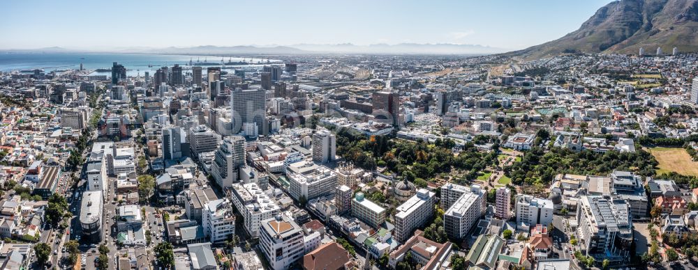Aerial photograph Kapstadt - City view on sea coastline Downtown in Cape Town in Western Cape, South Africa