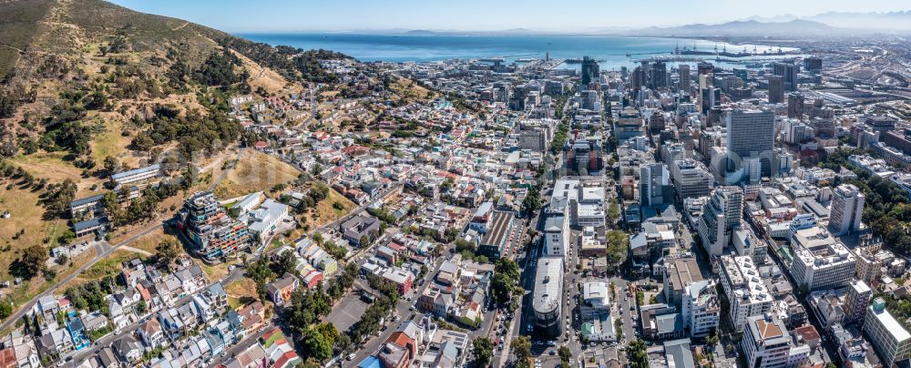Kapstadt from the bird's eye view: City view on sea coastline Downtown in Cape Town in Western Cape, South Africa