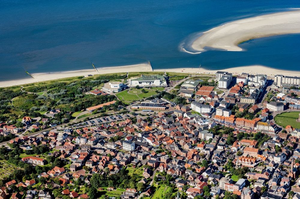 Borkum from the bird's eye view: City view on sea coastline of North Sea in Borkum in the state Lower Saxony, Germany