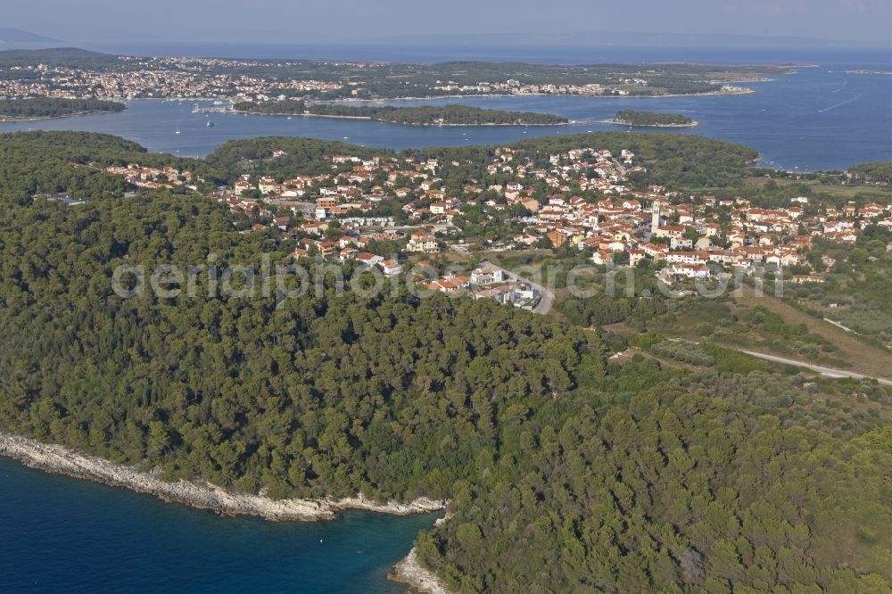 Aerial photograph Premantura - City view on sea coastline in Premantura in Istirien - Istarska zupanija, Croatia