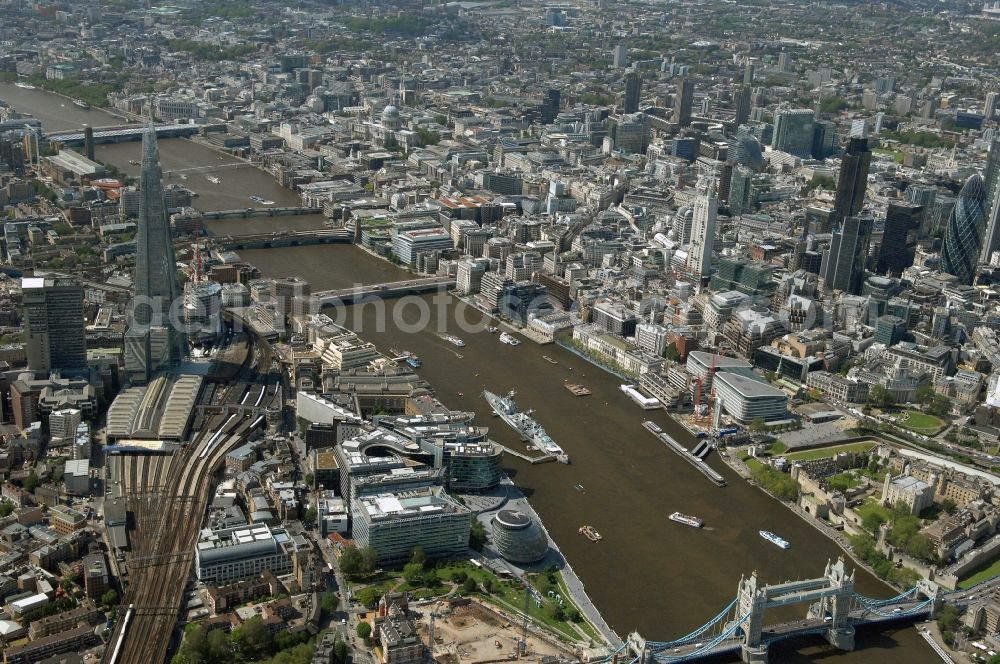 London from the bird's eye view: City view of downtown central London at Tower Bridge along the banks of the Thames