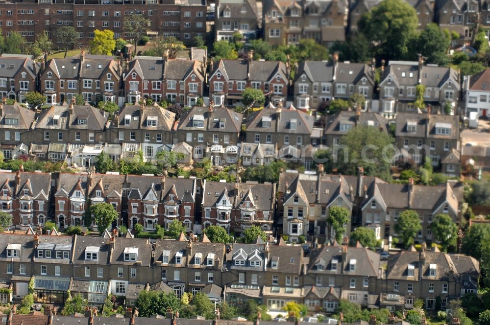Aerial photograph London - 20/06/2012 LONDON city view from London on Wimbledon Park residential area, the typical British home series between settlements arose at the Merton Rd, Brookwood Rd, Revelstoke Road in the 70s