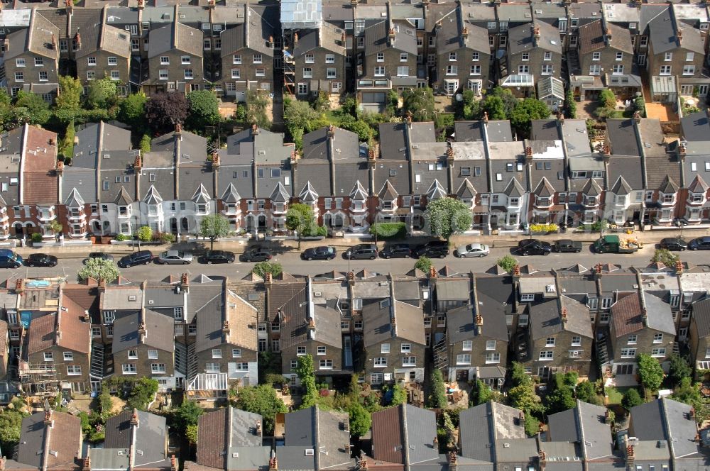 Aerial photograph London - 20/06/2012 LONDON city view from London on Wimbledon Park residential area, the typical British home series between settlements arose at the Merton Rd, Brookwood Rd, Revelstoke Road in the 70s