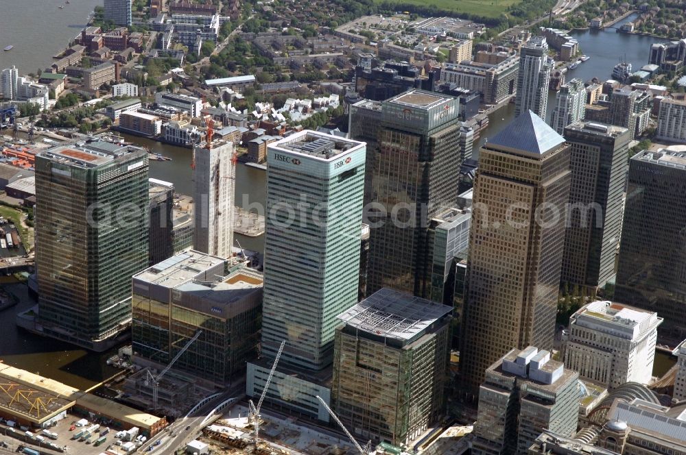 Aerial photograph London - 20/06/2012 LONDON city view from London's Isle of Dogs, the financial district and financial center of the Thames City. The picture shows the high-rise buildings / skyscrapers in the North and South Colonnade, Aspen Way, Montgomery St., Marsh Wall. Here is the core focus of the world's financial capital. Represented are renowned, globally active financial institutions such as HSBC, Citibank, KPMG, rating agencies such as JP Morgan