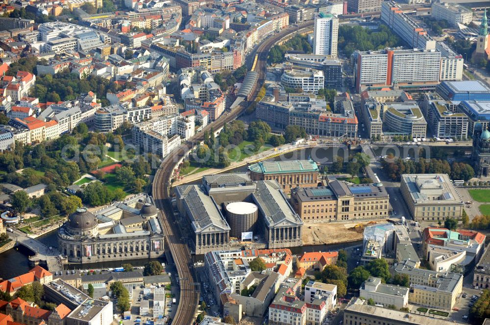 Berlin Mitte from above - Berlin's Museum Island is shaped by decades of construction and reconstruction works in the city center. The 360 angular degree Pergamon Panorama of the ancient metropolis by Yadegar Asisi in the forecourt of the Pergamonmusuem. It is the nucleus of the Berlin museum landscape and with its Museums today a much visited tourist point of contact and one of the most important museum complexes in the world. Since 1999, the Museum Island to the world's unique cultural and architectural ensemble of the World Heritage Site