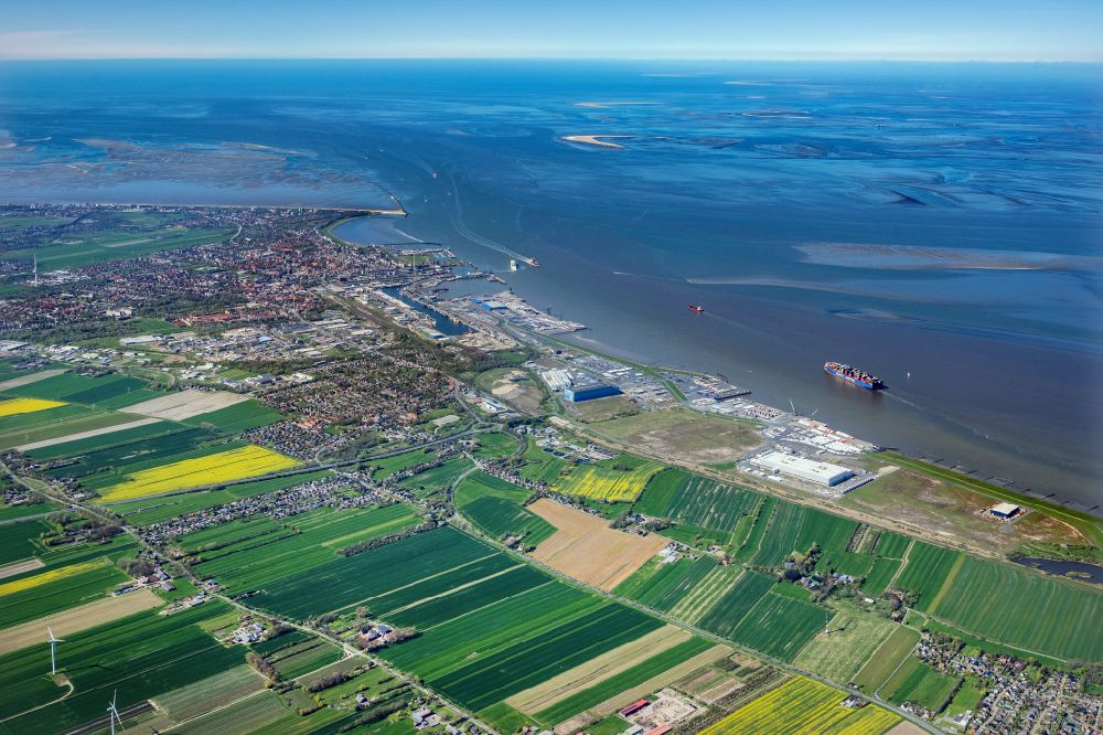 Aerial photograph Cuxhaven - View of the North of Cuxhaven with its harbour and the mouth of the river Elbe into the North Sea in the state of Lower Saxony