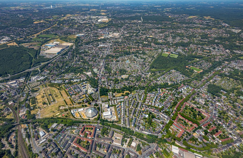 Aerial photograph Oberhausen - City view in Oberhausen at Ruhrgebiet in the state North Rhine-Westphalia, Germany