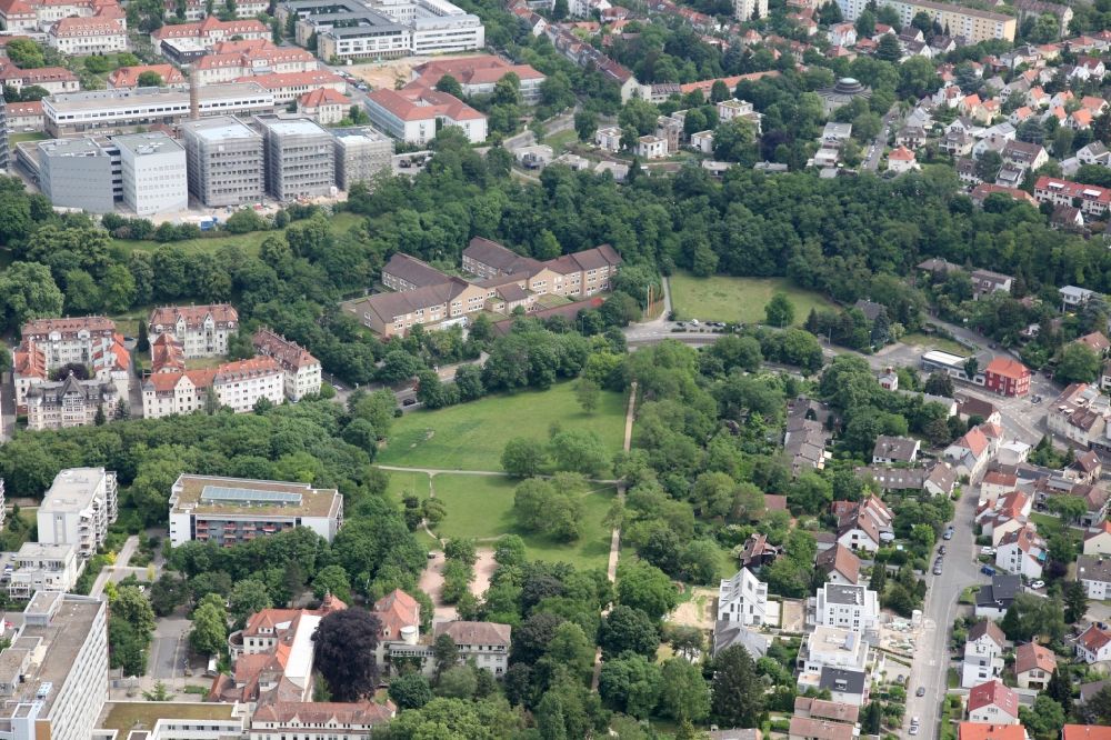 Mainz from the bird's eye view: District of Oberstadt in the city in Mainz in the state Rhineland-Palatinate, Germany, Above the center of the picture is the psychiatric clinic and polyclinic of the Johannes Gutenberg University Mainz