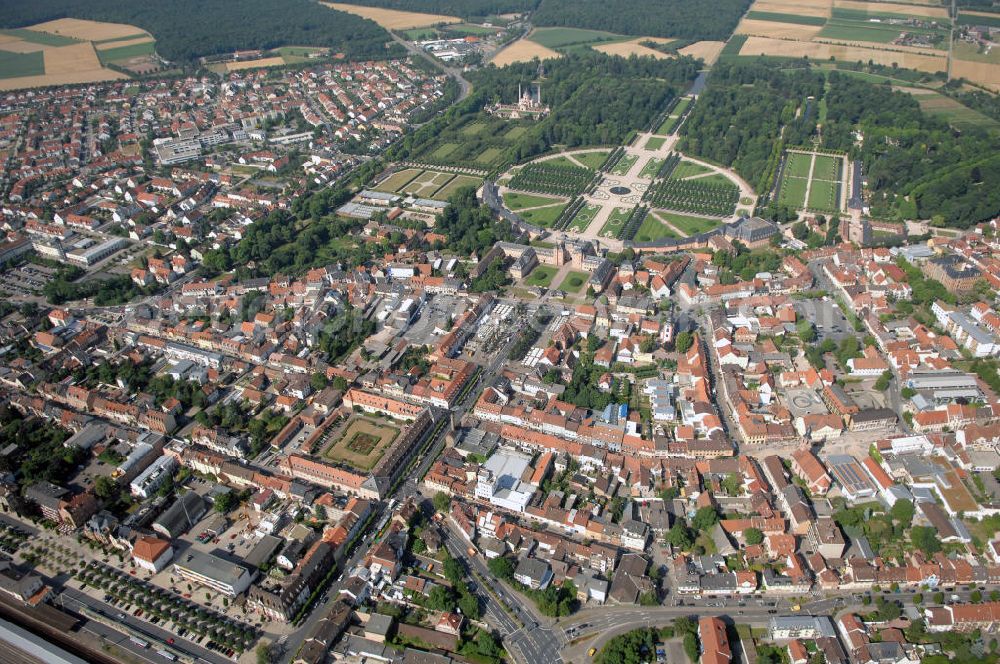 Aerial photograph Schwetzingen - Blick auf die Stadt Schwetzingen mit dem Schloss Schwetzingen im Hintergrund. Kontakt: Schloss Schwetzingen, 68723 Schwetzingen, Tel. +49(0)6202 81-484, Fax +49(0)6202 81-386, E-Mail: info@schloss-schwetzingen.de