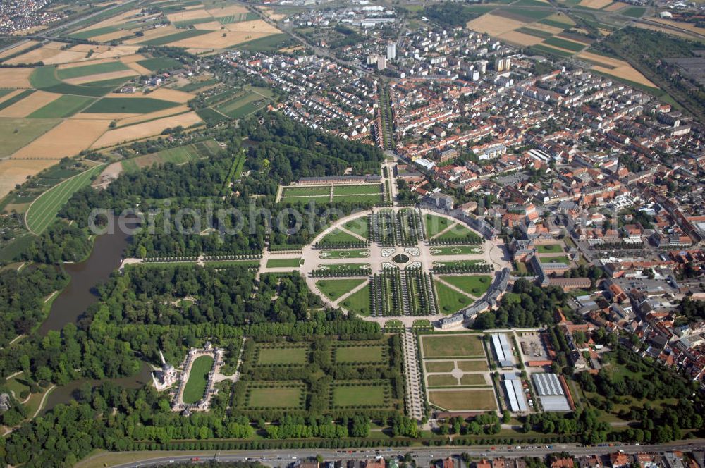 Aerial photograph Schwetzingen - Blick auf die Stadt Schwetzingen mit dem Schloss Schwetzingen. Kontakt: Schloss Schwetzingen, 68723 Schwetzingen, Tel. +49(0)6202 81-484, Fax +49(0)6202 81-386, E-Mail: info@schloss-schwetzingen.de