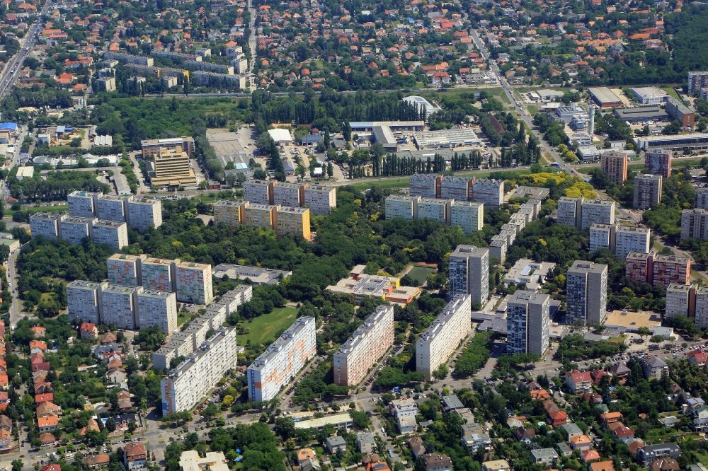 Aerial photograph Budapest - District Alsorakos with housing blocks in the region XIV. keruelet in Budapest in Hungary