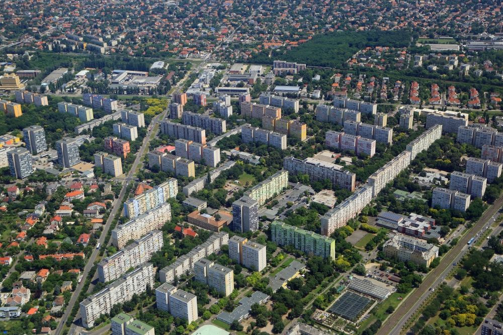 Aerial image Budapest - District Alsorakos with housing blocks in the region XIV. keruelet in Budapest in Hungary
