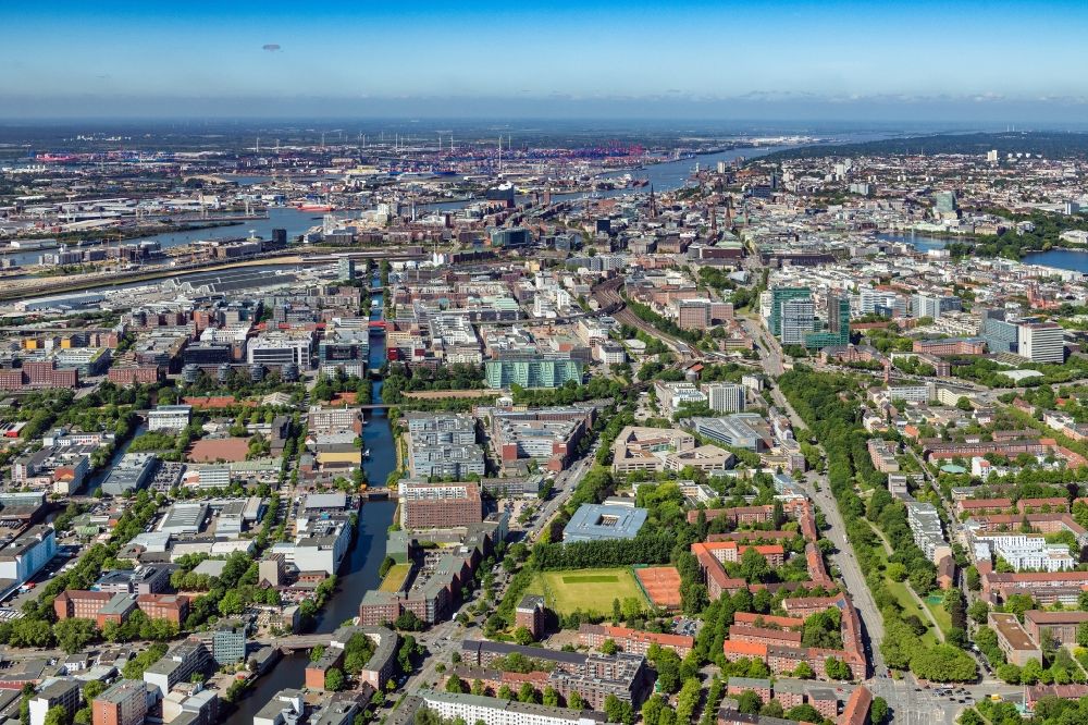 Aerial image Hamburg - Cityscape of the district along the Borgfelder Strasse - Eiffestrasse in the district Borgfelde in Hamburg, Germany