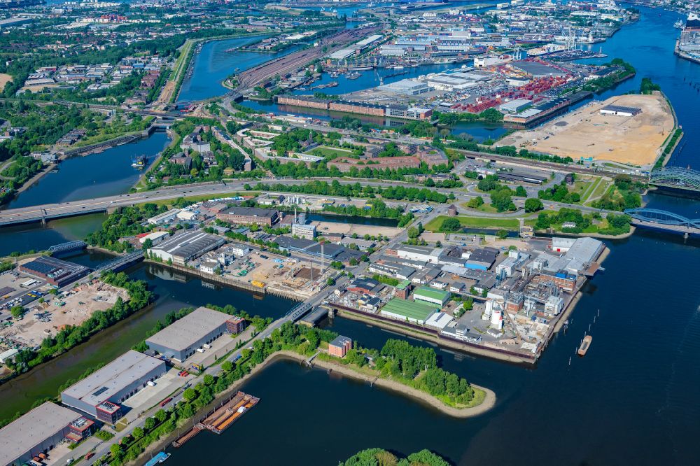 Hamburg from above - Cityscape of the district on the river course Norderelbe in the district Veddel on street Oberwerder Damm in Hamburg, Germany