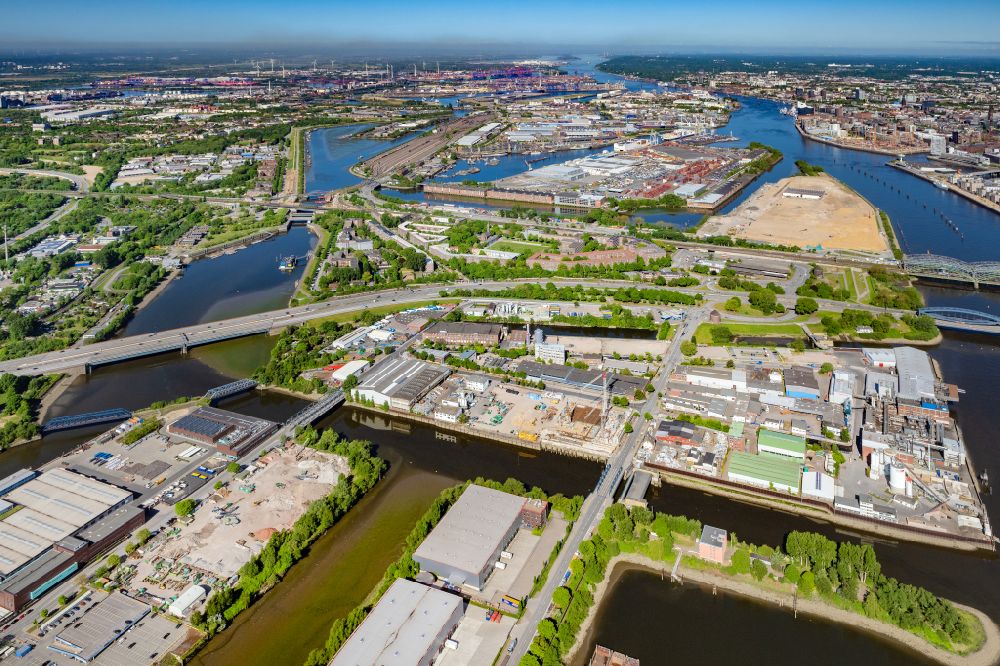 Hamburg from the bird's eye view: Cityscape of the district on the river course Norderelbe in the district Veddel on street Oberwerder Damm in Hamburg, Germany