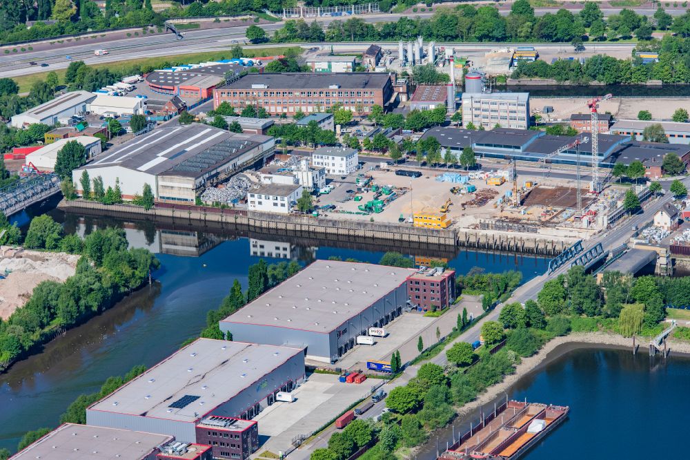 Aerial image Hamburg - Cityscape of the district on the river course Norderelbe in the district Veddel on street Oberwerder Damm in Hamburg, Germany