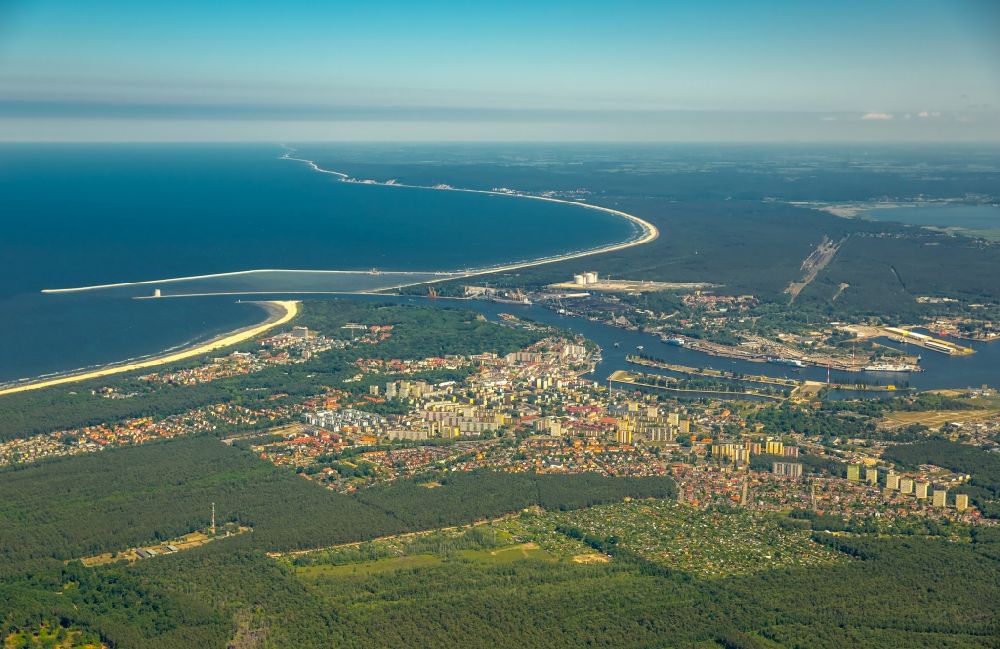 Aerial photograph Swinemünde - Cityscape of Swinemuende with the mouth of the Swine in the Baltic Sea in west Pomeranians, Poland