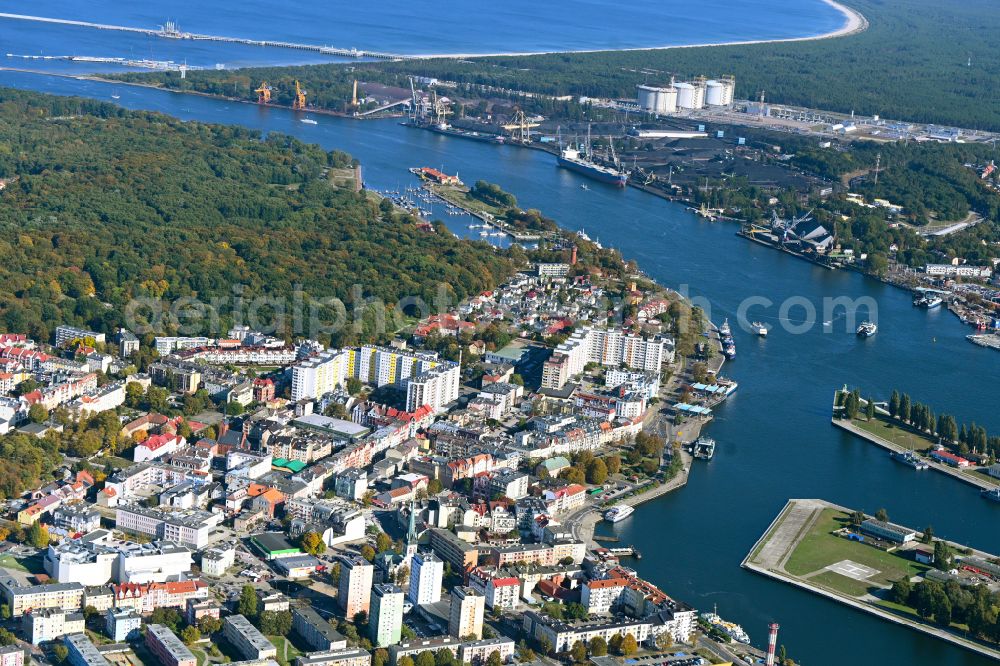 Aerial photograph Swinemünde - Cityscape of Swinemuende with the mouth of the Swine in the Baltic Sea in west Pomeranians, Poland