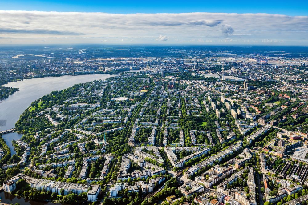 Aerial photograph Hamburg - City view on the river bank of Alster in the district Harvestehude in Hamburg, Germany