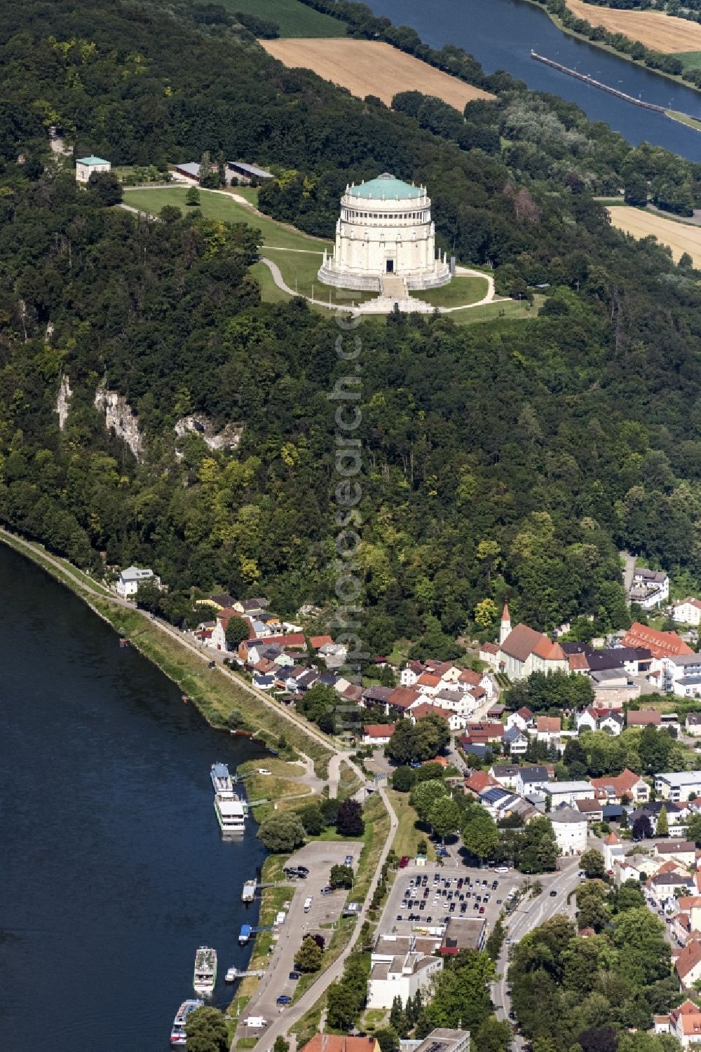 Kelheim from the bird's eye view: City view on the river bank of the river Danube in the district Hohenpfahl in Kelheim in the state Bavaria, Germany