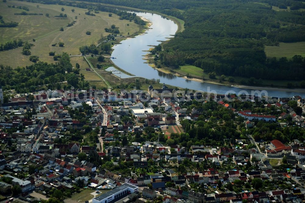 Aerial photograph Coswig (Anhalt) - City view on the river bank of the River Elbe in Coswig (Anhalt) in the state Saxony-Anhalt, Germany