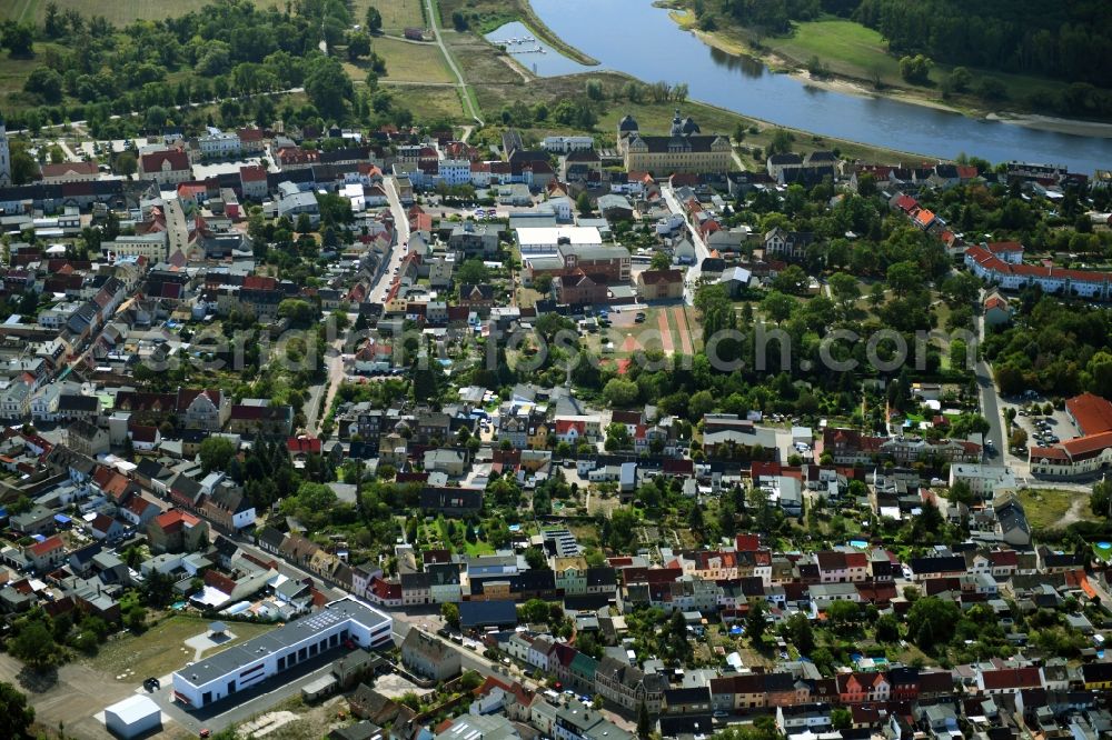 Coswig (Anhalt) from the bird's eye view: City view on the river bank of the River Elbe in Coswig (Anhalt) in the state Saxony-Anhalt, Germany