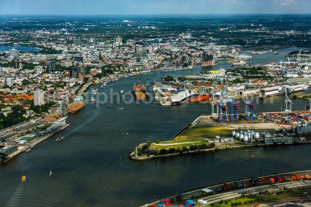 Aerial photograph Hamburg - City view on the river bank of the River Elbe in Hamburg, Germany