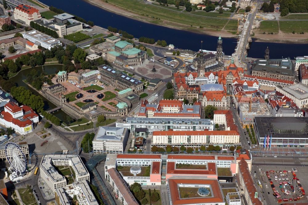 Aerial photograph Dresden - City view on the river bank of the River Elbe in the district Altstadt in Dresden in the state Saxony, Germany