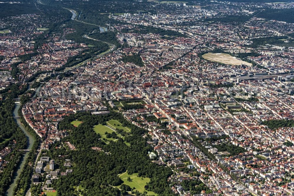 Aerial photograph München - City view on the river bank of the river Isar in Munich in the state Bavaria, Germany
