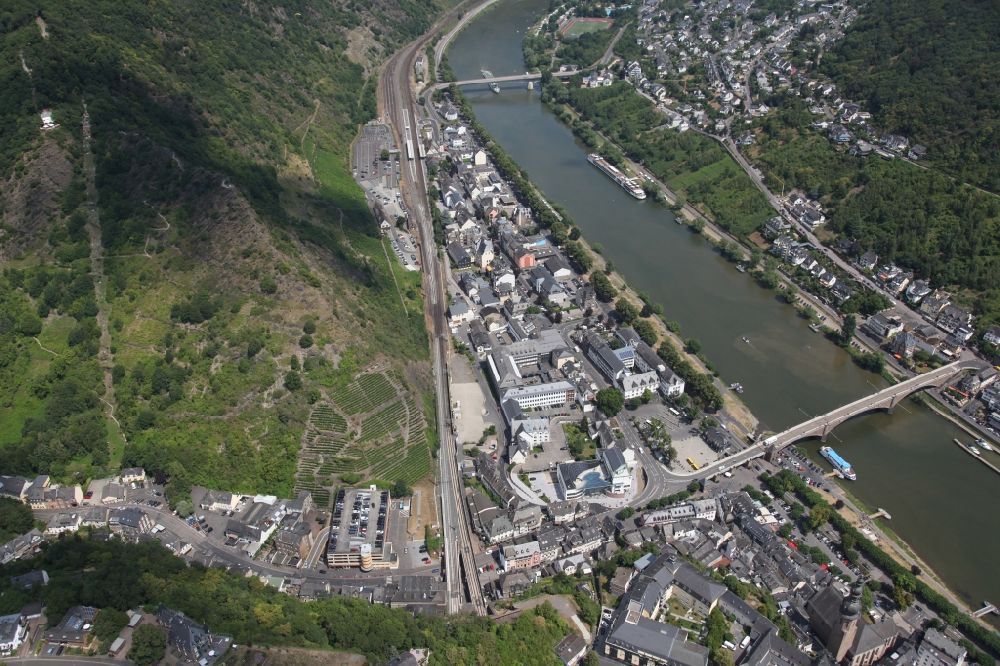 Aerial photograph Cochem - City view on the river bank of the river Mosel in Cochem in the state Rhineland-Palatinate, Germany