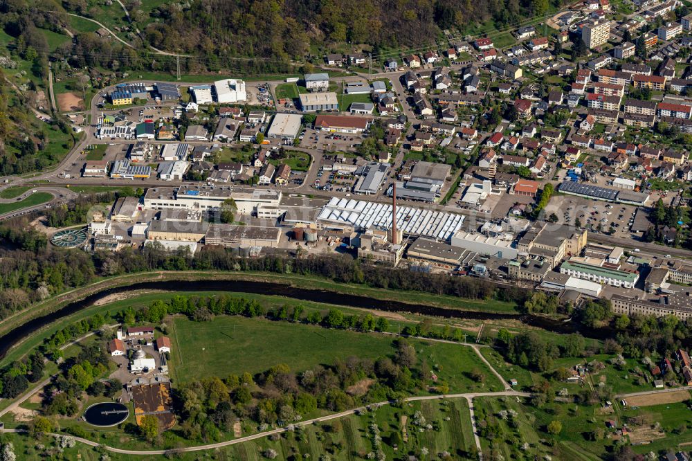Aerial image Gernsbach - City view on the river bank Murg in Gernsbach in the state Baden-Wuerttemberg, Germany