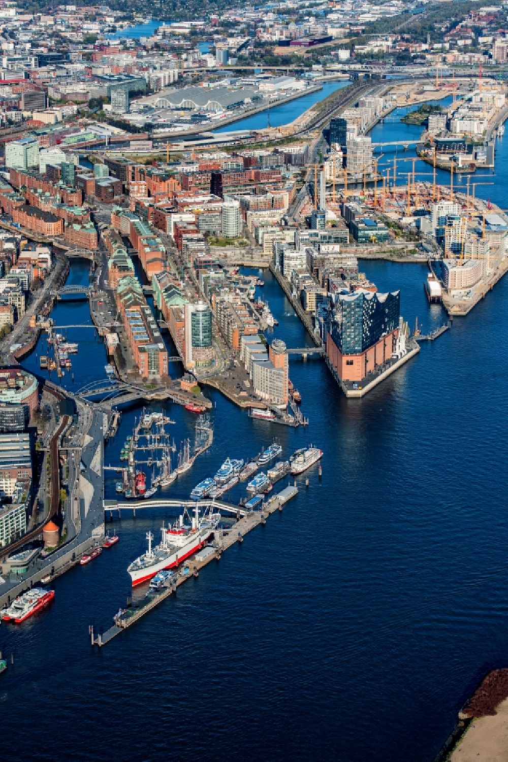 Aerial image Hamburg - City view on the banks of the river course of the Norderelbe in the district HafenCity with the Elbphilharmonie in Hamburg, Germany