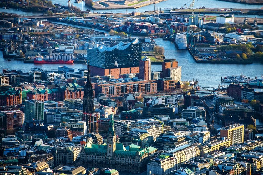 Aerial photograph Hamburg - City view on the banks of the river course of the Norderelbe in the district HafenCity with the Elbphilharmonie in Hamburg, Germany