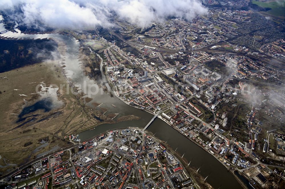 Aerial photograph Frankfurt (Oder) - City view on the river bank of Oder in Frankfurt (Oder) in the state Brandenburg, Germany