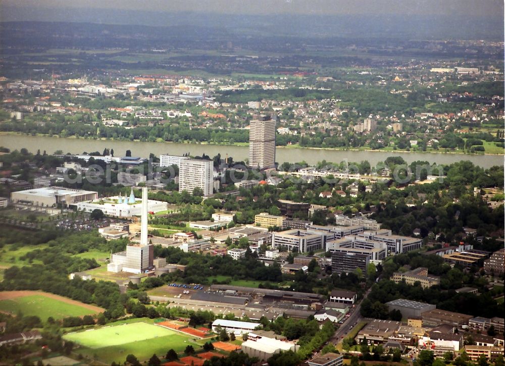Aerial photograph Bonn - City view on the river bank Rhein on Kurt-Schumacher-Strasse - Winston-Churchill-Strasse in the district Gronau in Bonn in the state North Rhine-Westphalia, Germany