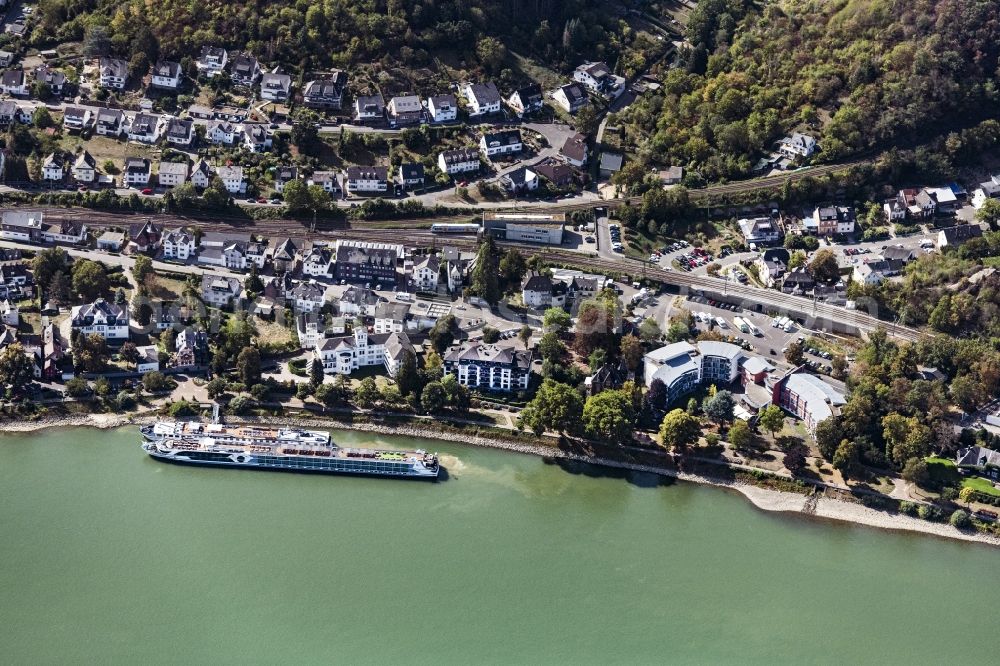 Boppard from the bird's eye view: City view on the river bank of the Rhine river in Boppard in the state Rhineland-Palatinate, Germany