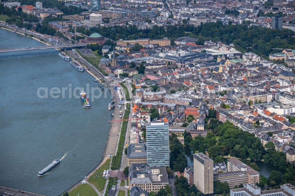 Aerial image Düsseldorf - City view on the river bank of the Rhine river in the district Carlstadt in Duesseldorf at Ruhrgebiet in the state North Rhine-Westphalia, Germany