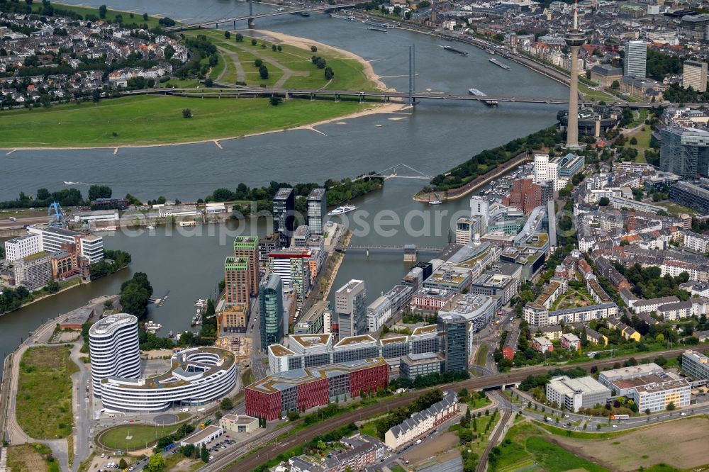 Aerial image Düsseldorf - City view on the river bank of Rhein on Medienhafen in Duesseldorf at Ruhrgebiet in the state North Rhine-Westphalia, Germany