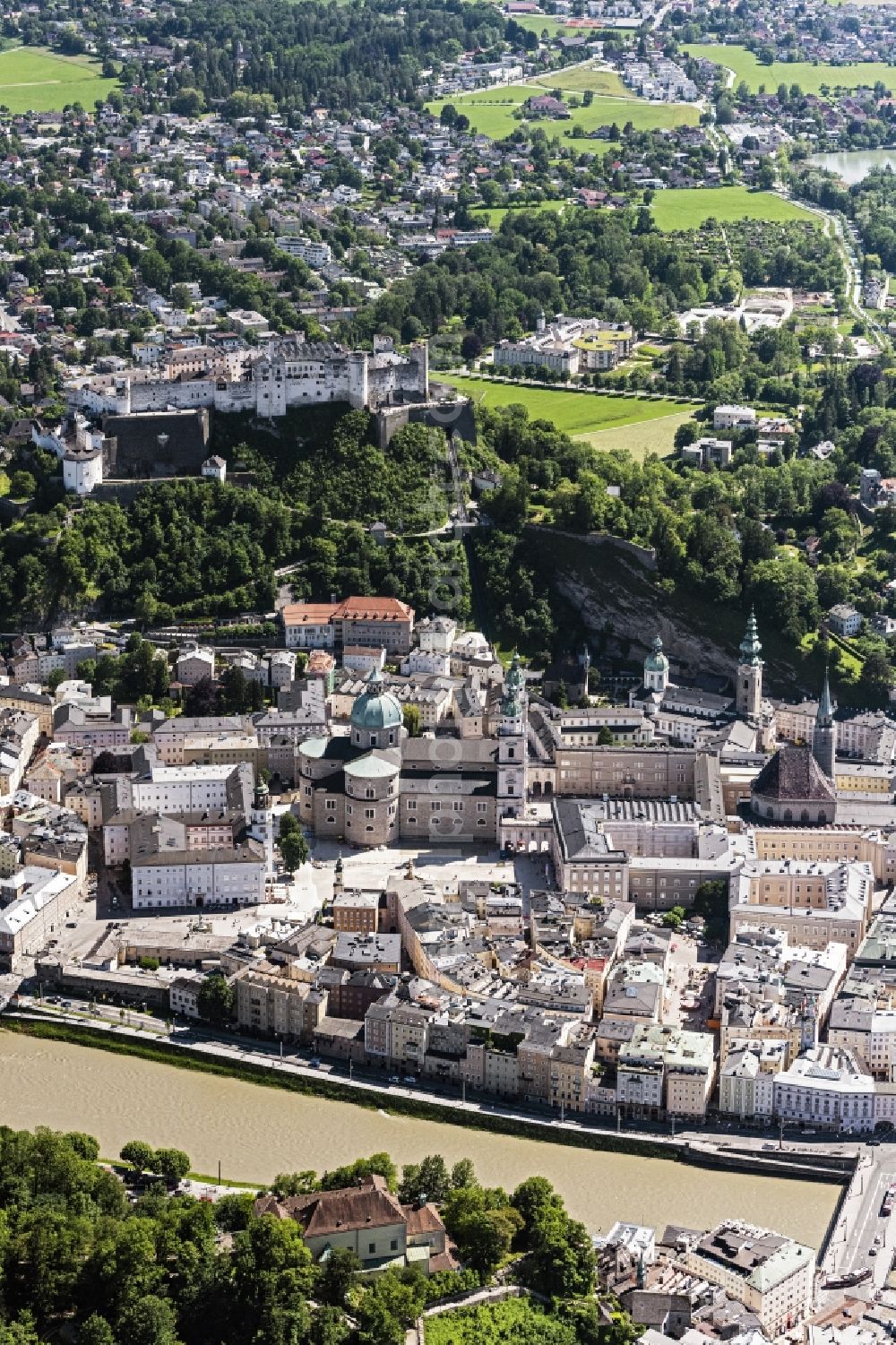 Aerial photograph Salzburg - City view on the river bank of Salzach in Salzburg in Austria