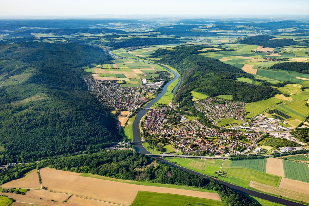 Aerial photograph Bodenwerder - City view on the river bank of the Weser river in Bodenwerder in the state Lower Saxony, Germany