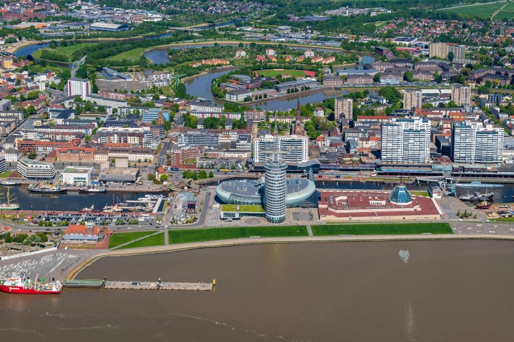 Aerial photograph Bremerhaven - City view on the river bank of the Weser river in Bremerhaven in the state Bremen, Germany