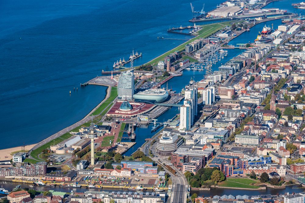 Aerial image Bremerhaven - City view on the river bank of the Weser river in Bremerhaven in the state Bremen, Germany