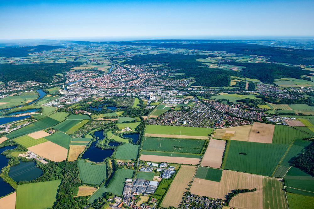 Aerial photograph Hameln - City view on the river bank of the Weser river in Hameln in the state Lower Saxony, Germany