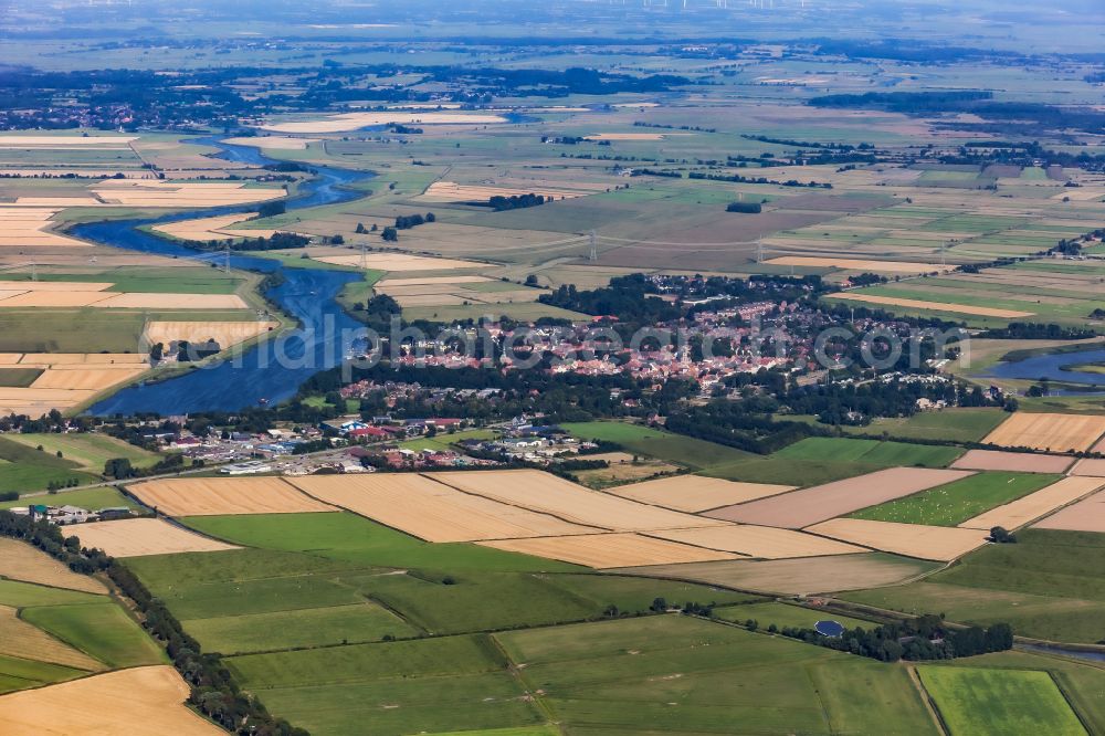 Aerial photograph Friedrichstadt - City view on the river bank between Treene and Eider in Friedrichstadt in the state Schleswig-Holstein, Germany