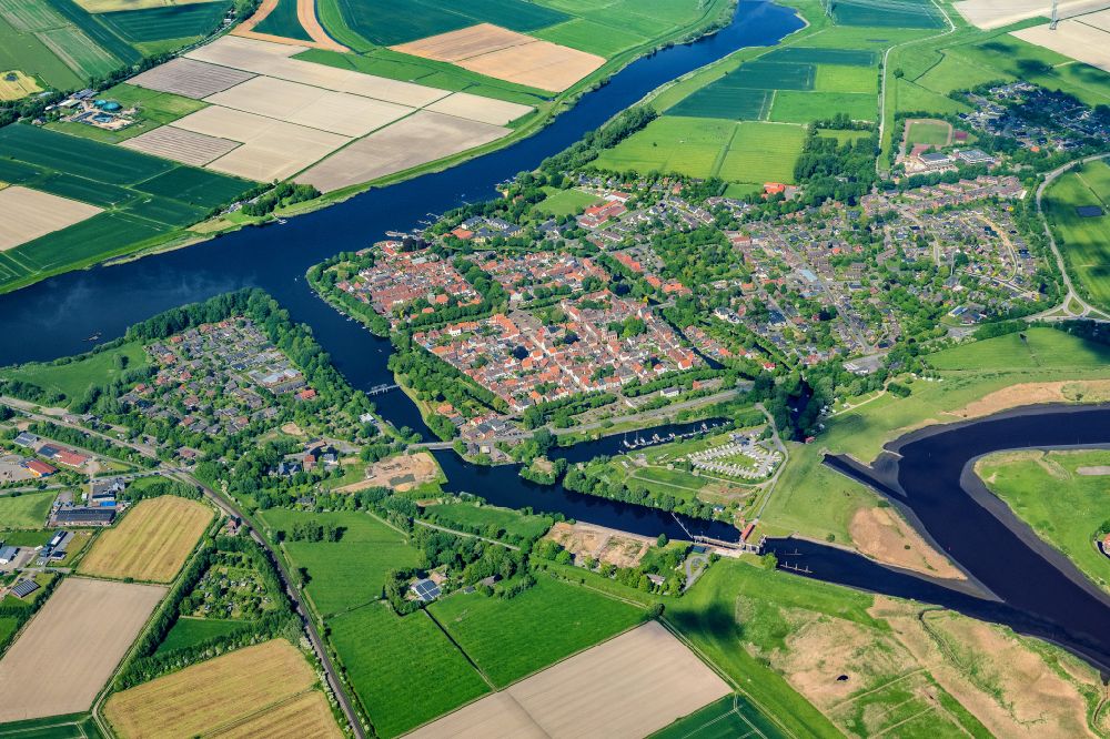 Friedrichstadt from the bird's eye view: City view on the river bank between Treene and Eider in Friedrichstadt in the state Schleswig-Holstein, Germany