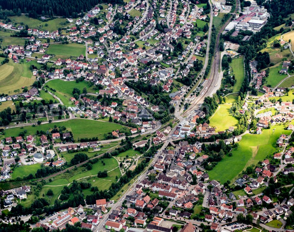 Aerial photograph Baiersbronn - City view of the inner city area in the valley surrounded by mountains of Murgtal in Baiersbronn at Schwarzwald in the state Baden-Wuerttemberg, Germany