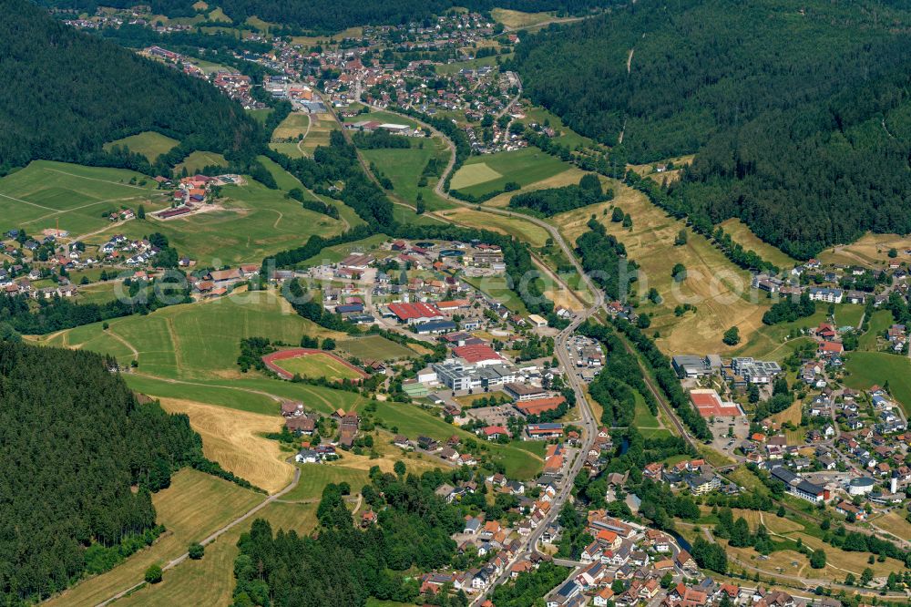 Aerial photograph Baiersbronn - City view of the inner city area in the valley surrounded by mountains of Murgtal in Baiersbronn at Schwarzwald in the state Baden-Wuerttemberg, Germany