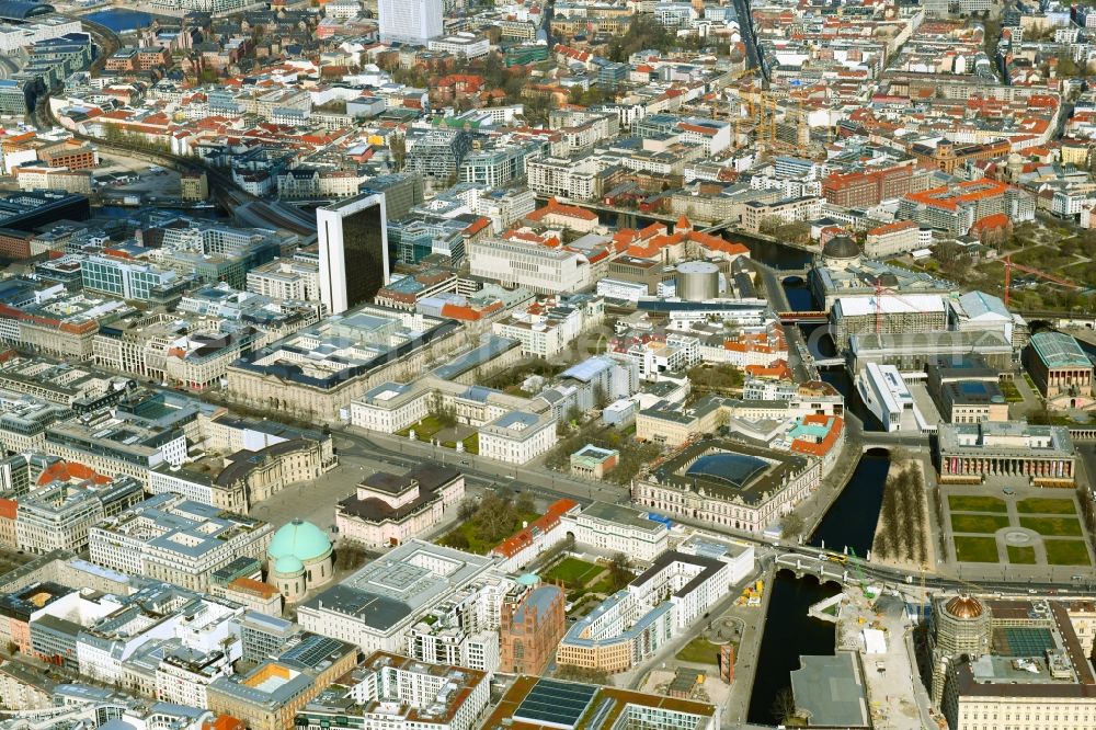 Aerial photograph Berlin - Downtown area with a view of Bebelplatz, Kupfergraben, Lustgarten, Musumsinsel and boulevard Unter den Linden in the Mitte district in Berlin, Germany